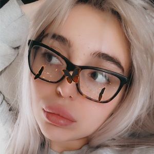 Meet your Posher, Chanel